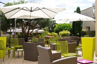 هتل The Originals Boutique, Hôtel Le Pariou, Issoire