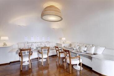 Mystique, A Luxury Collection Hotel, Santorini