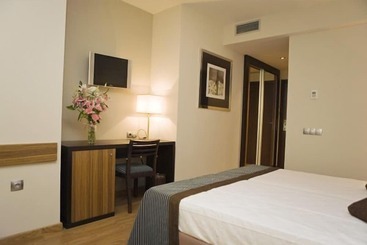 Y Apartamentos Conilsol