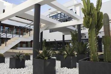 Y Apartamentos Conilsol