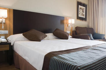 Y Apartamentos Conilsol