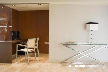 Y Apartamentos Conilsol