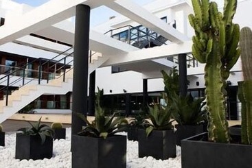 Y Apartamentos Conilsol