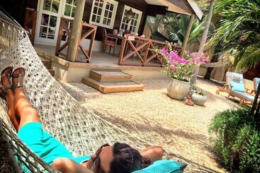 هتل Bamboo Bonaire Boutique Resort