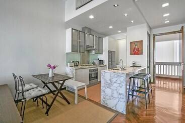 هتل Home Suites By Marina