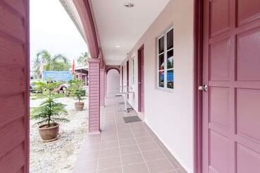 هتل Kampung Guest House Hostel