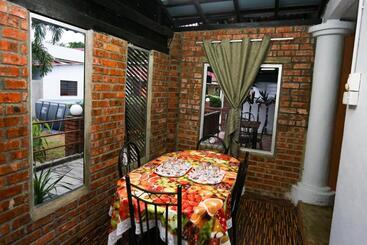 هتل Pondok Muara Chalet