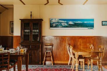 هتل Tongariro Crossing Lodge