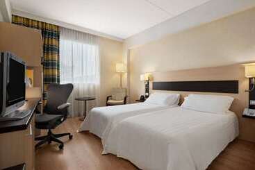 هتل Hilton Garden Inn Rome Airport
