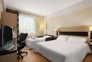 호텔 Hilton Garden Inn Rome Airport