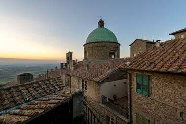 هتل Italia Cortona