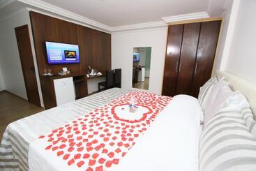 Otel Laguna Plaza