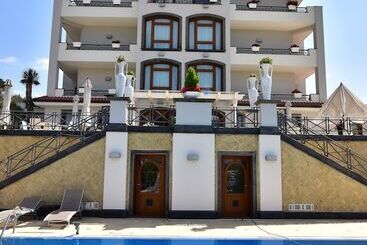 Palazzo Rosenthal Vesuview Hotel & Resort