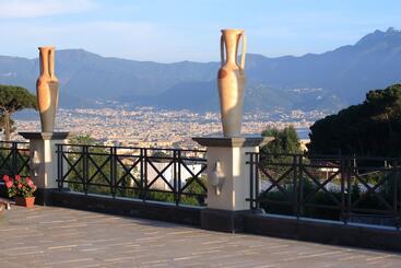 Palazzo Rosenthal Vesuview Hotel & Resort