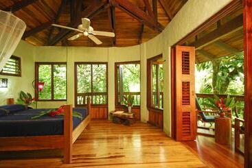 هتل Playa Nicuesa Rainforest Eco Sanctuary