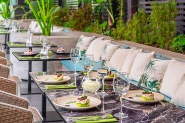 هتل Pullman Santiago El Bosque