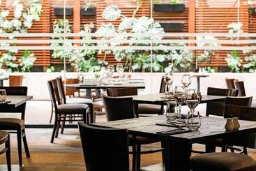 هتل Pullman Santiago El Bosque