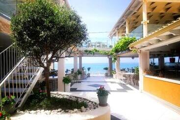 هتل Romantic Palace Beach Apartments