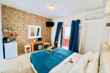 هتل Romantic Palace Beach Apartments