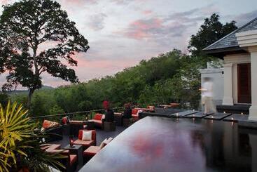 Отель The Pavilions Phuket