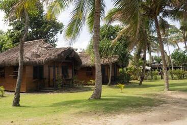 هتل Uprising Beach Resort