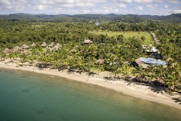 هتل Uprising Beach Resort