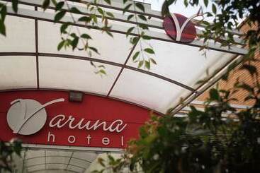 هتل Varuna
