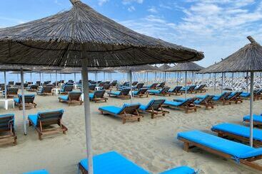 هتل Marbella Beach