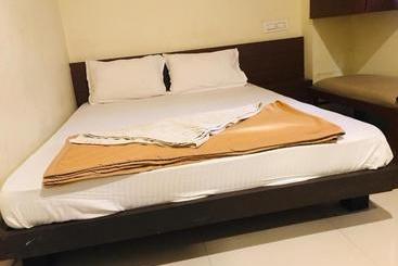 هتل Staymaker Bright Palace Residency