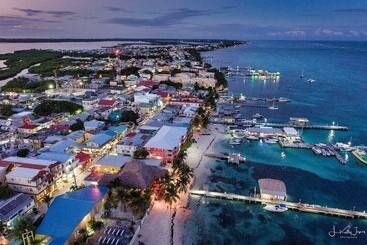 هتل Coastalbay 2 & Golf Cart Rental