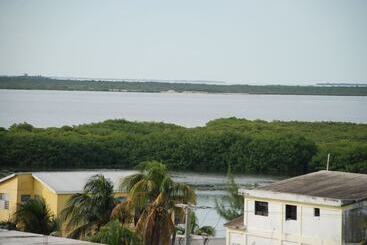 هتل Coastalbay 2 & Golf Cart Rental