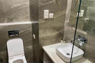 호텔 High Rise Regency, Burhanpur