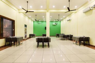 Hr 20 Hotel And Restaurant