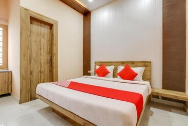 هتل Oyo 77970  Sangam