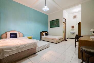 Urbanview Hotel Near Jatim Park 1 By Reddoorz