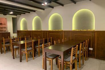 هتل Courtyard Guesthouse