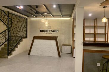 هتل Courtyard Guesthouse