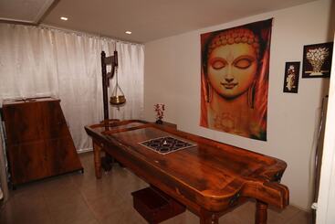 בית מלון כפרי The Center Court Resort & Spa