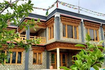پانسیون Ladakh Country Inn