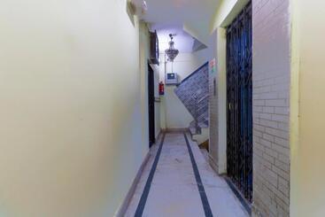 پانسیون Oyo Home 78050 Cozy Studio College Square