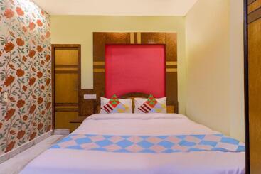 پانسیون Oyo Home 78050 Cozy Studio College Square