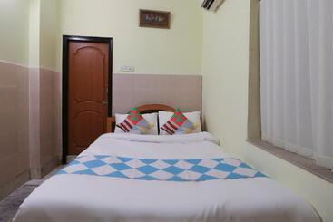 پانسیون Oyo Home 78050 Cozy Studio College Square