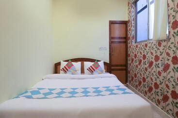 پانسیون Oyo Home 78050 Cozy Studio College Square