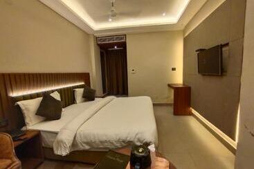 هتل Gagan Suite
