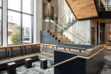 Peaks Hotel And Suites