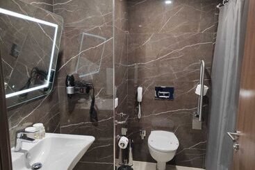 هتل Ramada By Wyndham Izmir Aliaga
