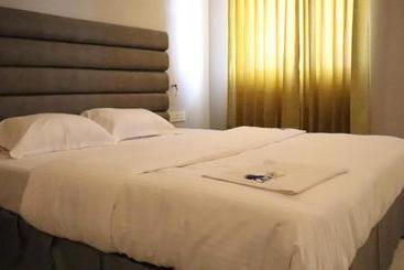 هتل Ckm Town Inn