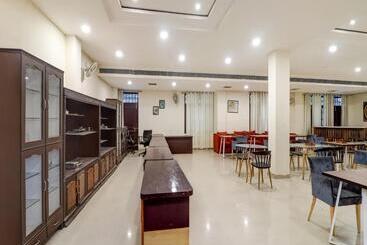 هتل Super Capital O Divira Inn