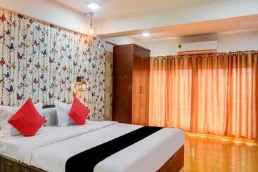 هتل Super Capital O Divira Inn