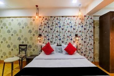 هتل Super Capital O Divira Inn
